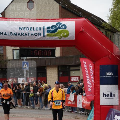 04.05.2025 - 8. Wedeler Halbmarathon Felixshl http://msf.ph/oto/7822300 04.05.2025 11:58:06 Ziel 143, 252, 763 meine-sportfotos.de