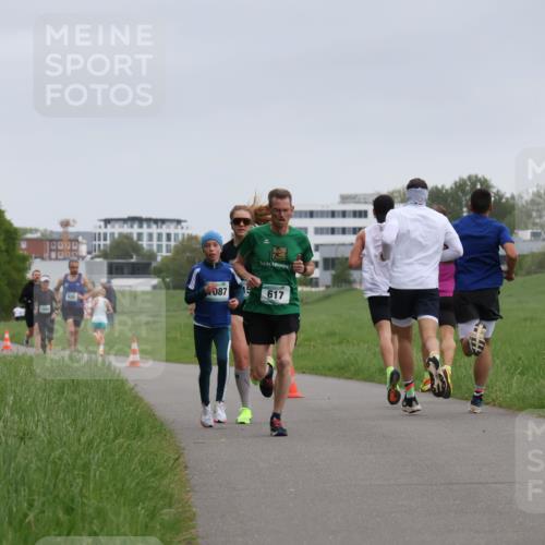 04.05.2025 - 8. Wedeler Halbmarathon Yannick Fuchs http://msf.ph/oto/7822304 04.05.2025 11:10:37 Laufen 087, 15, 617, 428 meine-sportfotos.de