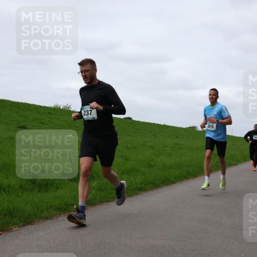 04.05.2025 - 8. Wedeler Halbmarathon Yannick Fuchs http://msf.ph/oto/7822305 04.05.2025 11:29:29 Laufen 2337, 975 meine-sportfotos.de