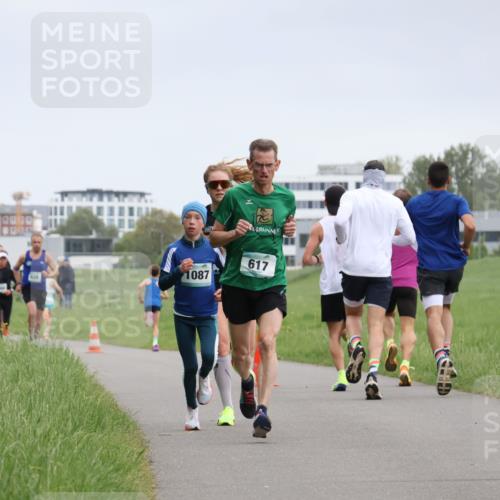 04.05.2025 - 8. Wedeler Halbmarathon Yannick Fuchs http://msf.ph/oto/7822314 04.05.2025 11:10:38 Laufen 629, 1087, 617 meine-sportfotos.de