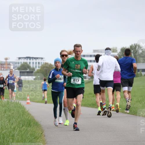 04.05.2025 - 8. Wedeler Halbmarathon Yannick Fuchs http://msf.ph/oto/7822318 04.05.2025 11:10:38 Laufen 087, 617 meine-sportfotos.de