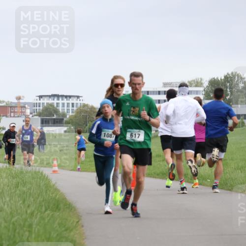 04.05.2025 - 8. Wedeler Halbmarathon Yannick Fuchs http://msf.ph/oto/7822327 04.05.2025 11:10:38 Laufen 628, 1087, 617 meine-sportfotos.de