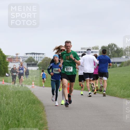 04.05.2025 - 8. Wedeler Halbmarathon Yannick Fuchs http://msf.ph/oto/7822339 04.05.2025 11:10:38 Laufen 108, 617 meine-sportfotos.de