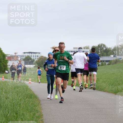 04.05.2025 - 8. Wedeler Halbmarathon Yannick Fuchs http://msf.ph/oto/7822343 04.05.2025 11:10:38 Laufen 108, 617 meine-sportfotos.de