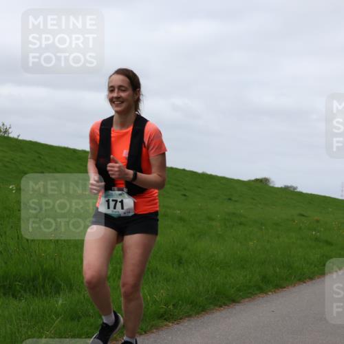04.05.2025 - 8. Wedeler Halbmarathon Yannick Fuchs http://msf.ph/oto/7822344 04.05.2025 11:52:05 Laufen 171 meine-sportfotos.de