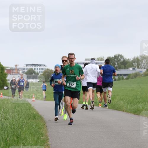 04.05.2025 - 8. Wedeler Halbmarathon Yannick Fuchs http://msf.ph/oto/7822348 04.05.2025 11:10:38 Laufen 10, 617 meine-sportfotos.de