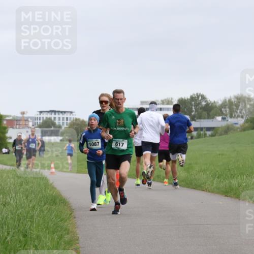 04.05.2025 - 8. Wedeler Halbmarathon Yannick Fuchs http://msf.ph/oto/7822354 04.05.2025 11:10:38 Laufen 1087, 617 meine-sportfotos.de