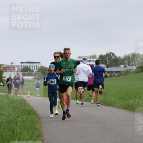 04.05.2025 - 8. Wedeler Halbmarathon Yannick Fuchs http://msf.ph/oto/7822358 04.05.2025 11:10:38 Laufen 087, 617 meine-sportfotos.de