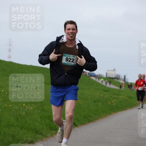 04.05.2025 - 8. Wedeler Halbmarathon Yannick Fuchs http://msf.ph/oto/7822368 04.05.2025 11:52:06 Laufen 922 meine-sportfotos.de