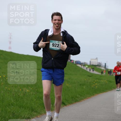 04.05.2025 - 8. Wedeler Halbmarathon Yannick Fuchs http://msf.ph/oto/7822379 04.05.2025 11:52:06 Laufen 922 meine-sportfotos.de