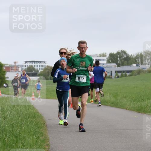 04.05.2025 - 8. Wedeler Halbmarathon Yannick Fuchs http://msf.ph/oto/7822380 04.05.2025 11:10:39 Laufen 887, 617 meine-sportfotos.de
