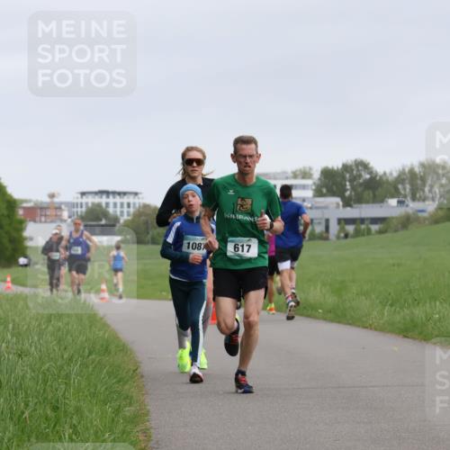 04.05.2025 - 8. Wedeler Halbmarathon Yannick Fuchs http://msf.ph/oto/7822383 04.05.2025 11:10:39 Laufen 108, 617 meine-sportfotos.de