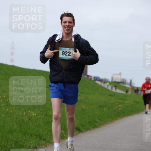 04.05.2025 - 8. Wedeler Halbmarathon Yannick Fuchs http://msf.ph/oto/7822384 04.05.2025 11:52:06 Laufen 922 meine-sportfotos.de