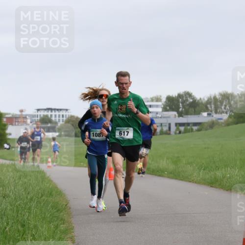 04.05.2025 - 8. Wedeler Halbmarathon Yannick Fuchs http://msf.ph/oto/7822396 04.05.2025 11:10:40 Laufen 108, 617 meine-sportfotos.de