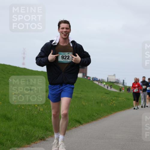 04.05.2025 - 8. Wedeler Halbmarathon Yannick Fuchs http://msf.ph/oto/7822407 04.05.2025 11:52:07 Laufen 922 meine-sportfotos.de