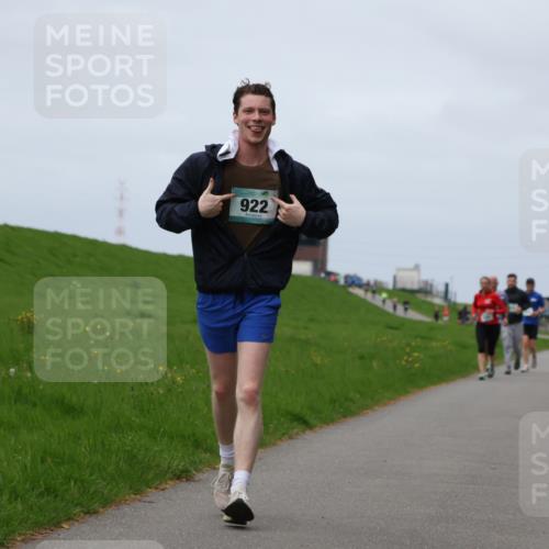 04.05.2025 - 8. Wedeler Halbmarathon Yannick Fuchs http://msf.ph/oto/7822413 04.05.2025 11:52:07 Laufen 922 meine-sportfotos.de