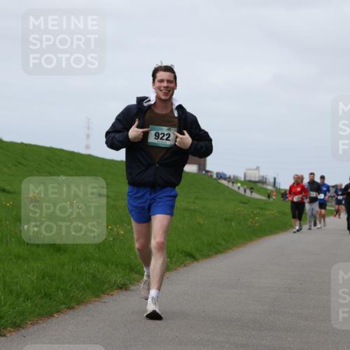 04.05.2025 - 8. Wedeler Halbmarathon Yannick Fuchs http://msf.ph/oto/7822416 04.05.2025 11:52:07 Laufen 922 meine-sportfotos.de