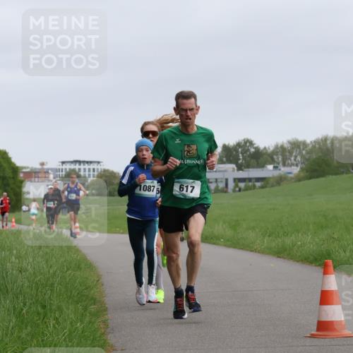 04.05.2025 - 8. Wedeler Halbmarathon Yannick Fuchs http://msf.ph/oto/7822419 04.05.2025 11:10:40 Laufen 617, 10875 meine-sportfotos.de