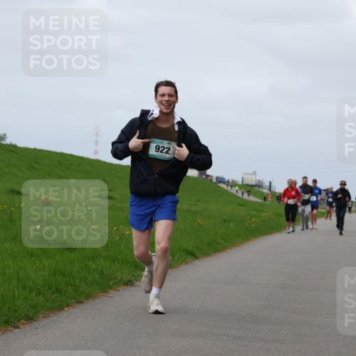 04.05.2025 - 8. Wedeler Halbmarathon Yannick Fuchs http://msf.ph/oto/7822421 04.05.2025 11:52:07 Laufen 922 meine-sportfotos.de