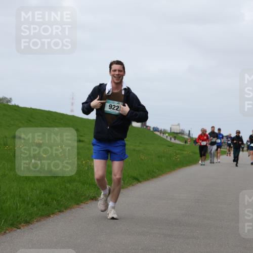 04.05.2025 - 8. Wedeler Halbmarathon Yannick Fuchs http://msf.ph/oto/7822424 04.05.2025 11:52:07 Laufen 922 meine-sportfotos.de
