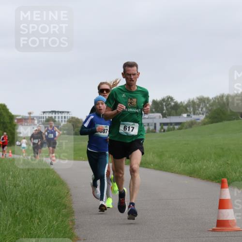 04.05.2025 - 8. Wedeler Halbmarathon Yannick Fuchs http://msf.ph/oto/7822425 04.05.2025 11:10:41 Laufen 87, 617 meine-sportfotos.de