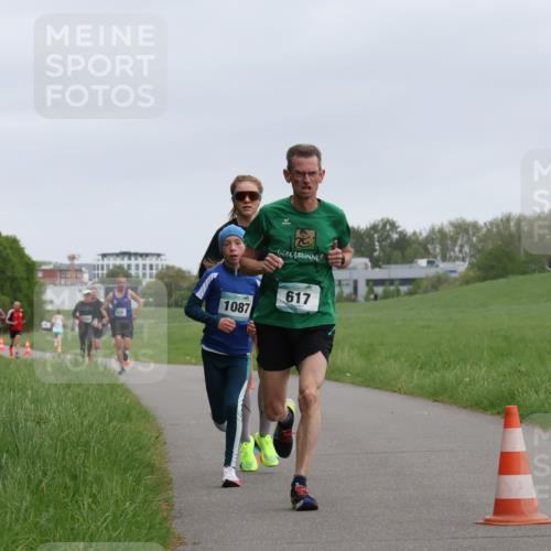 04.05.2025 - 8. Wedeler Halbmarathon Yannick Fuchs http://msf.ph/oto/7822431 04.05.2025 11:10:41 Laufen 1000, 1087, 617 meine-sportfotos.de