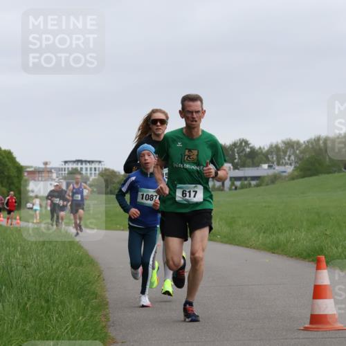 04.05.2025 - 8. Wedeler Halbmarathon Yannick Fuchs http://msf.ph/oto/7822437 04.05.2025 11:10:41 Laufen 15, 617, 1087 meine-sportfotos.de