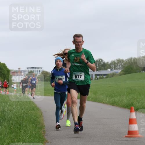 04.05.2025 - 8. Wedeler Halbmarathon Yannick Fuchs http://msf.ph/oto/7822451 04.05.2025 11:10:41 Laufen 1087, 617 meine-sportfotos.de
