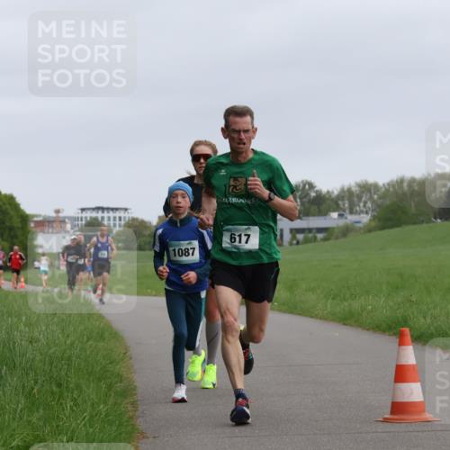 04.05.2025 - 8. Wedeler Halbmarathon Yannick Fuchs http://msf.ph/oto/7822454 04.05.2025 11:10:41 Laufen 1087, 617 meine-sportfotos.de