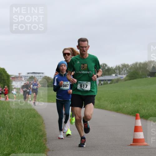 04.05.2025 - 8. Wedeler Halbmarathon Yannick Fuchs http://msf.ph/oto/7822464 04.05.2025 11:10:41 Laufen 087, 617 meine-sportfotos.de