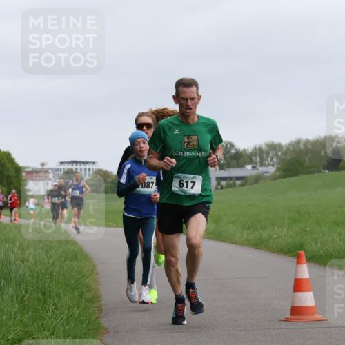 04.05.2025 - 8. Wedeler Halbmarathon Yannick Fuchs http://msf.ph/oto/7822469 04.05.2025 11:10:41 Laufen 087, 617 meine-sportfotos.de