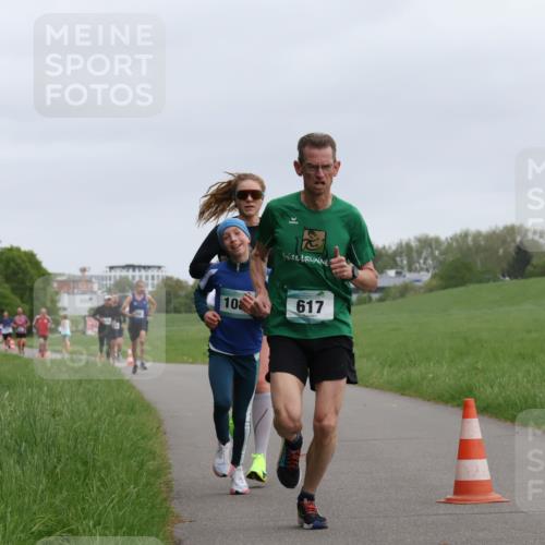 04.05.2025 - 8. Wedeler Halbmarathon Yannick Fuchs http://msf.ph/oto/7822488 04.05.2025 11:10:41 Laufen 10, 617 meine-sportfotos.de