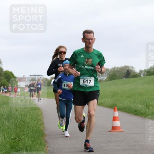 04.05.2025 - 8. Wedeler Halbmarathon Yannick Fuchs http://msf.ph/oto/7822503 04.05.2025 11:10:42 Laufen 10, 617 meine-sportfotos.de