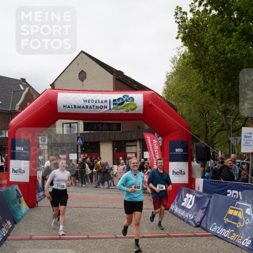 04.05.2025 - 8. Wedeler Halbmarathon Felixshl http://msf.ph/oto/7822510 04.05.2025 11:58:14 Ziel 3, 348, 440, 1135 meine-sportfotos.de