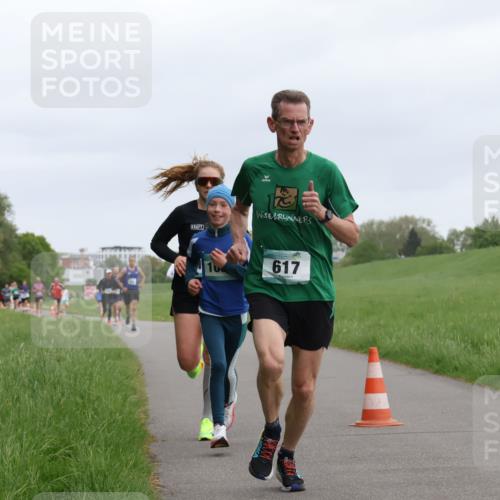 04.05.2025 - 8. Wedeler Halbmarathon Yannick Fuchs http://msf.ph/oto/7822513 04.05.2025 11:10:42 Laufen 617 meine-sportfotos.de