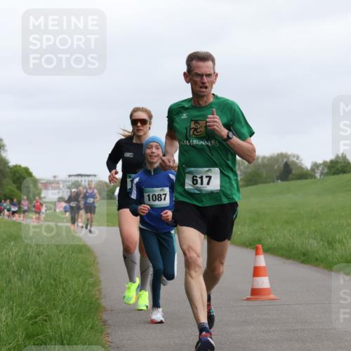 04.05.2025 - 8. Wedeler Halbmarathon Yannick Fuchs http://msf.ph/oto/7822522 04.05.2025 11:10:42 Laufen 1087, 617 meine-sportfotos.de