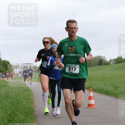 04.05.2025 - 8. Wedeler Halbmarathon Yannick Fuchs http://msf.ph/oto/7822533 04.05.2025 11:10:42 Laufen 11, 617 meine-sportfotos.de