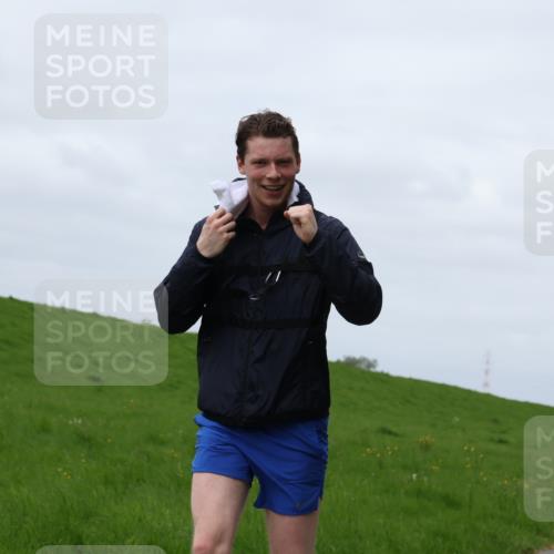 04.05.2025 - 8. Wedeler Halbmarathon Yannick Fuchs http://msf.ph/oto/7822534 04.05.2025 11:52:09 Laufen  meine-sportfotos.de