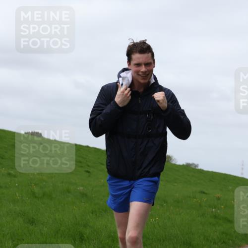 04.05.2025 - 8. Wedeler Halbmarathon Yannick Fuchs http://msf.ph/oto/7822548 04.05.2025 11:52:10 Laufen  meine-sportfotos.de