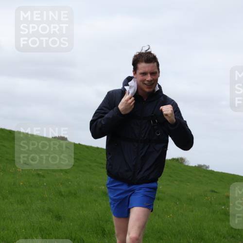 04.05.2025 - 8. Wedeler Halbmarathon Yannick Fuchs http://msf.ph/oto/7822562 04.05.2025 11:52:10 Laufen  meine-sportfotos.de