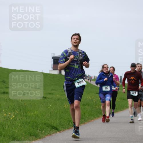 04.05.2025 - 8. Wedeler Halbmarathon Yannick Fuchs http://msf.ph/oto/7822569 04.05.2025 11:29:43 Laufen 395, 39, 92, 527 meine-sportfotos.de
