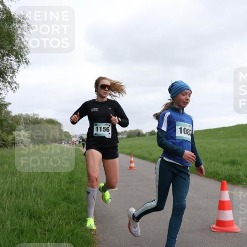 04.05.2025 - 8. Wedeler Halbmarathon Yannick Fuchs http://msf.ph/oto/7822570 04.05.2025 11:10:45 Laufen 1156, 8161, 1087 meine-sportfotos.de