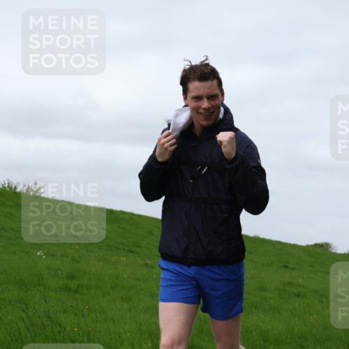 04.05.2025 - 8. Wedeler Halbmarathon Yannick Fuchs http://msf.ph/oto/7822587 04.05.2025 11:52:10 Laufen  meine-sportfotos.de