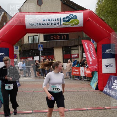 04.05.2025 - 8. Wedeler Halbmarathon Felixshl http://msf.ph/oto/7822593 04.05.2025 11:58:15 Ziel 3, 348, 440, 1135 meine-sportfotos.de
