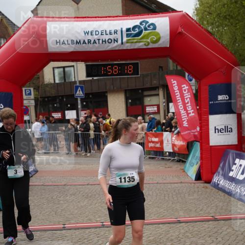 04.05.2025 - 8. Wedeler Halbmarathon Felixshl http://msf.ph/oto/7822605 04.05.2025 11:58:15 Ziel 3, 348, 440, 1135 meine-sportfotos.de