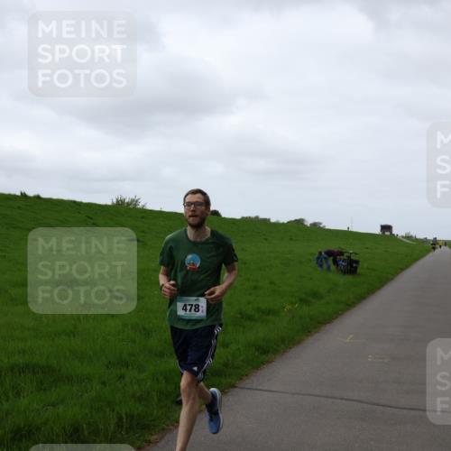 04.05.2025 - 8. Wedeler Halbmarathon Yannick Fuchs http://msf.ph/oto/7822624 04.05.2025 11:10:48 Laufen 478 meine-sportfotos.de