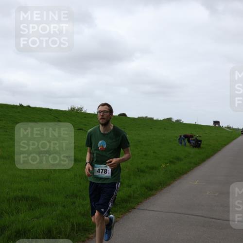 04.05.2025 - 8. Wedeler Halbmarathon Yannick Fuchs http://msf.ph/oto/7822626 04.05.2025 11:10:48 Laufen 478 meine-sportfotos.de