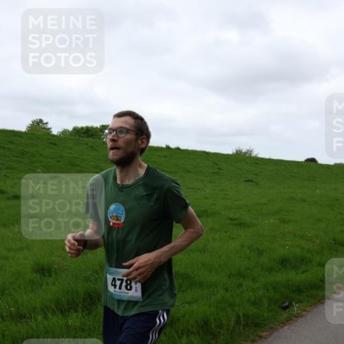 04.05.2025 - 8. Wedeler Halbmarathon Yannick Fuchs http://msf.ph/oto/7822663 04.05.2025 11:10:49 Laufen 478 meine-sportfotos.de