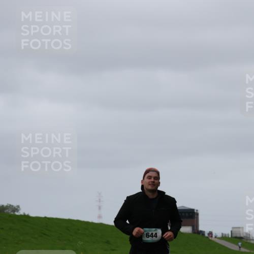04.05.2025 - 8. Wedeler Halbmarathon Yannick Fuchs http://msf.ph/oto/7822669 04.05.2025 12:13:46 Laufen 644 meine-sportfotos.de