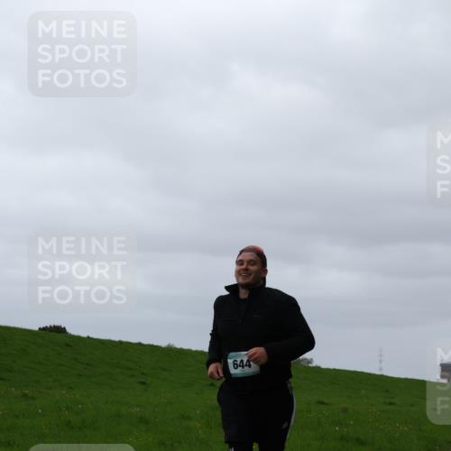 04.05.2025 - 8. Wedeler Halbmarathon Yannick Fuchs http://msf.ph/oto/7822681 04.05.2025 12:13:50 Laufen 644 meine-sportfotos.de